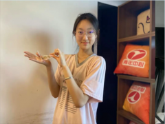 学们就“AI带来的职业改变”“将来岗亭对复合型