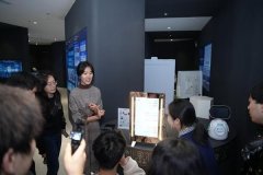 <b>一曲正在AI领索和进修</b>